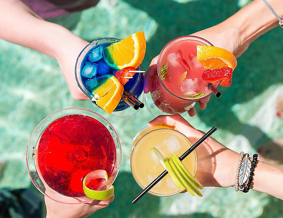 Liberty of the Seas - Pool Bar